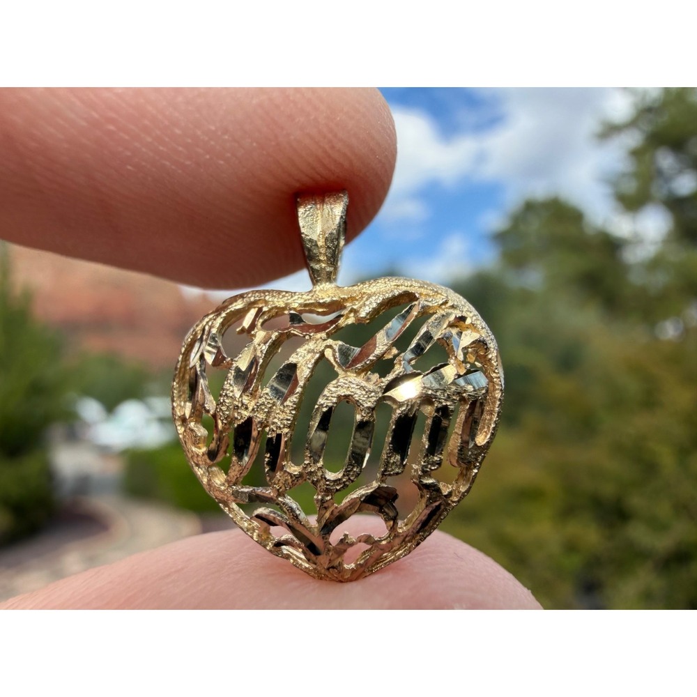 Vintage 14k Solid Yellow Gold Diamond Cut Heart Mom Pendant - Charm Mothers Day‎
